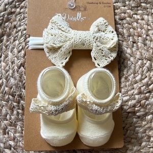 NWT 0-12M Headwrap & Booties